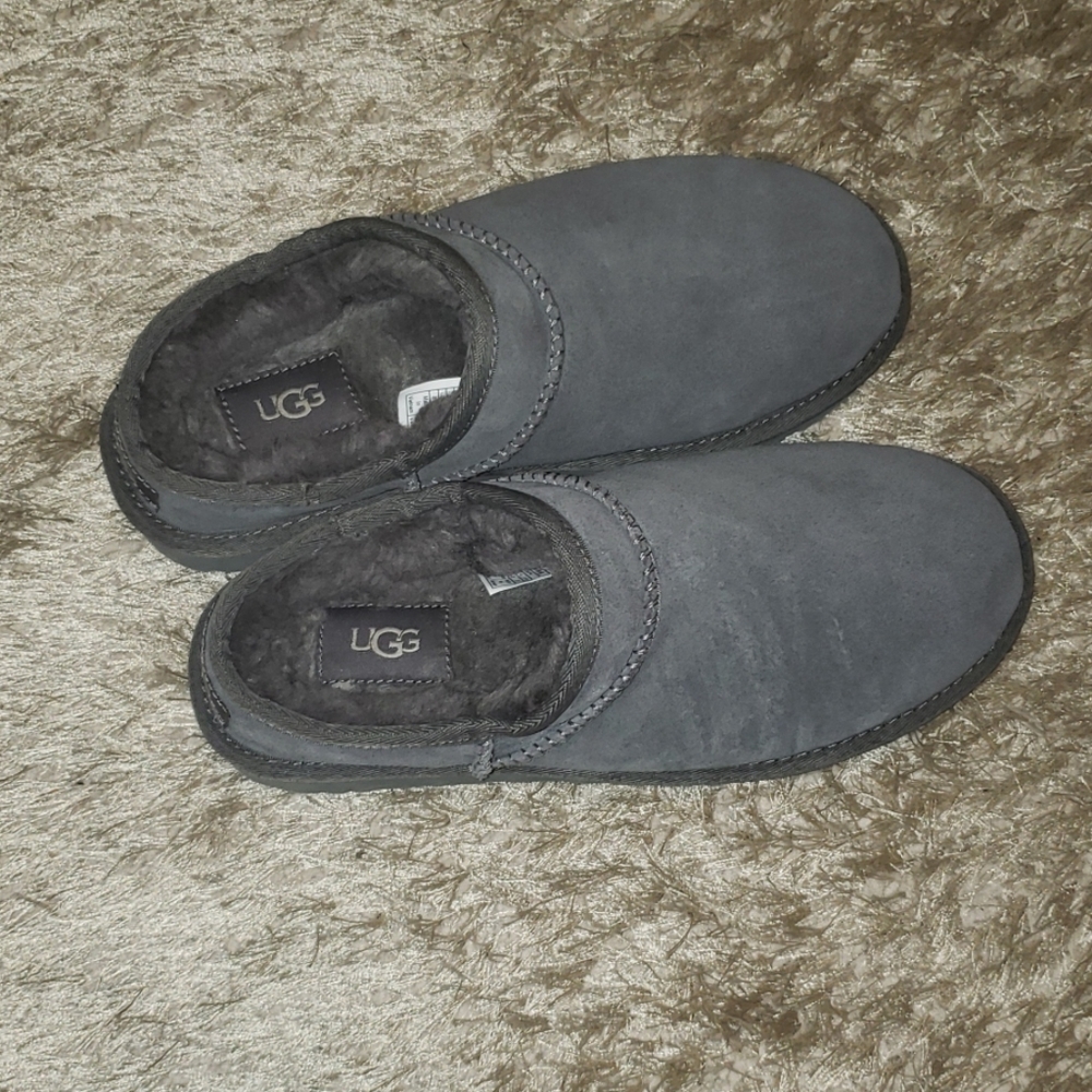 UGG SLIPPERS